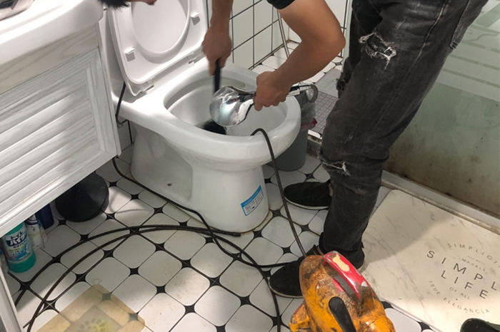 定陶马桶堵塞自己疏通还是找师傅?专业上门服务让你省时更省心